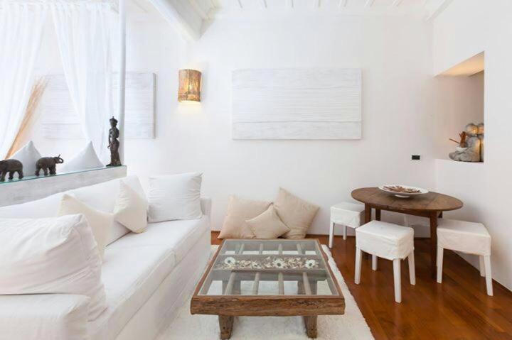 Navona Color Vicolo Delle Vacche Apartment โรม ภายนอก รูปภาพ